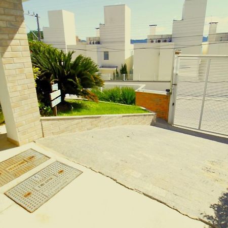 1079 - Apartamento Com Vista Para O Mar Em Bombinhas Bagian luar foto